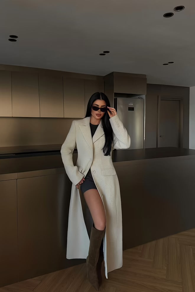 Abrigo Elegante L’amouriste – Corte Largo y Minimal