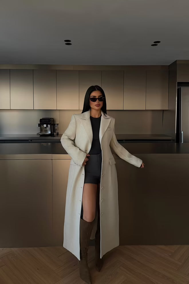 Abrigo Elegante L’amouriste – Corte Largo y Minimal