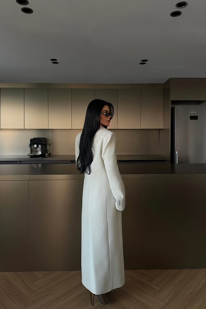 Abrigo Elegante L’amouriste – Corte Largo y Minimal