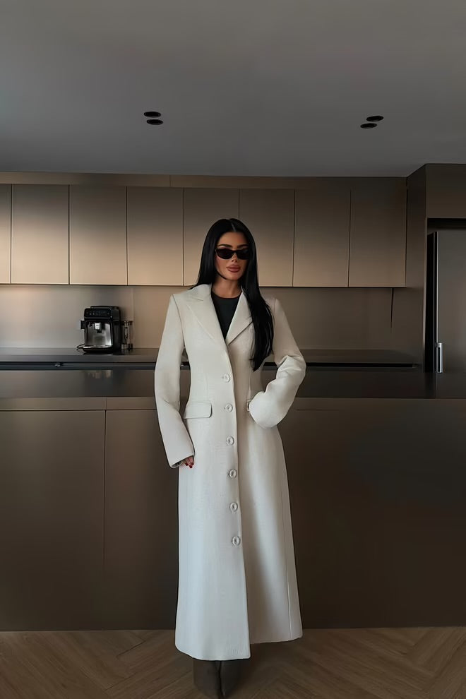 Abrigo Elegante L’amouriste – Corte Largo y Minimal